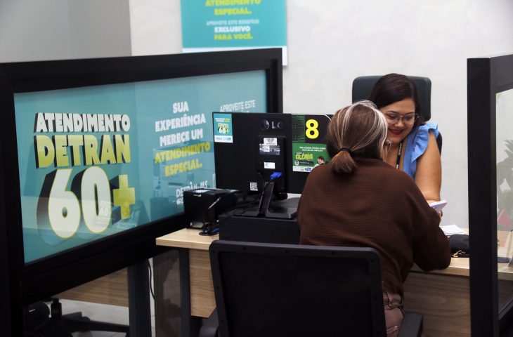 Guichê 60+ aproxima pessoas idosas do mundo digital e garante acesso aos serviços do Detran-MS